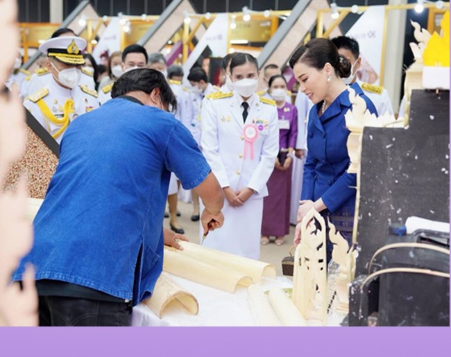 เสด็จฯ ทรงเปิดงาน “อัตลักษณ์แห่งสยาม” และทรงมีพระราชปฏิสันถารกับครูช่างและทายาทช่างศิลปหัตถกรรม