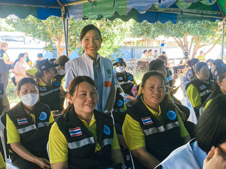 วันที่ 4 ธันวาคม 2566 นางสาวจุฑามาศ วรรณศิลป์ ผู้อำนวยการศูนย์สุขภาพจิตที่ 7 นำทีม MCATT เขตสุขภาพที่ 7 ลงพื้นที่ให้บริการช่วยเหลือเยียวยาจิตใจครอบครัวแรงงานไทยที่ได้รับผลกระทบจากสงครามอิสราเอล