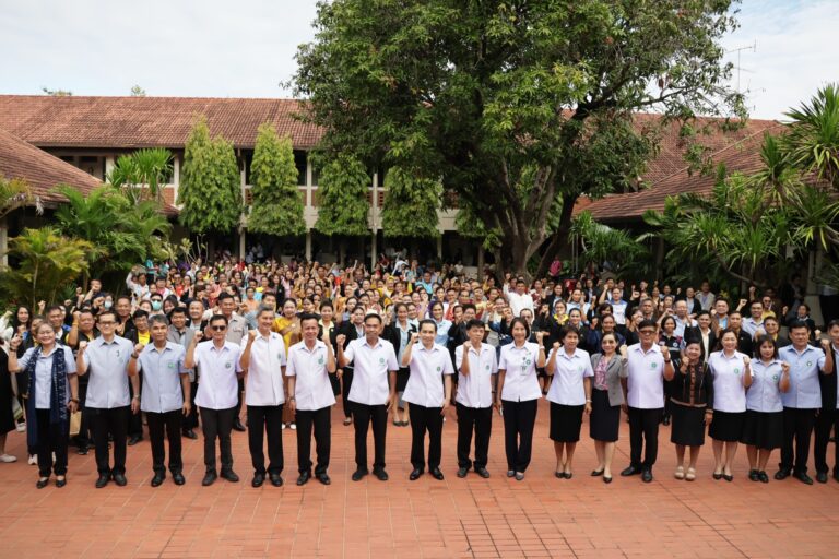 กระทรวงสาธารณสุขยกย่อง “อสม.ดีเด่น” เชิดชูเกียรติอาสาสมัครสาธารณสุขภาคอีสาน